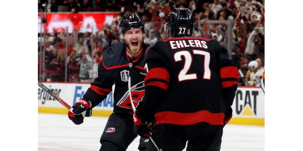 Čistá vůle a neochvějná touha Caroliny Hurricanes je dovedly k vítězství Čistá vůle a neochvějná touha Caroliny Hurricanes je dovedly k vítězství